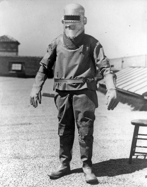 Wiley Post dans sa première combinaison moulante, 1934