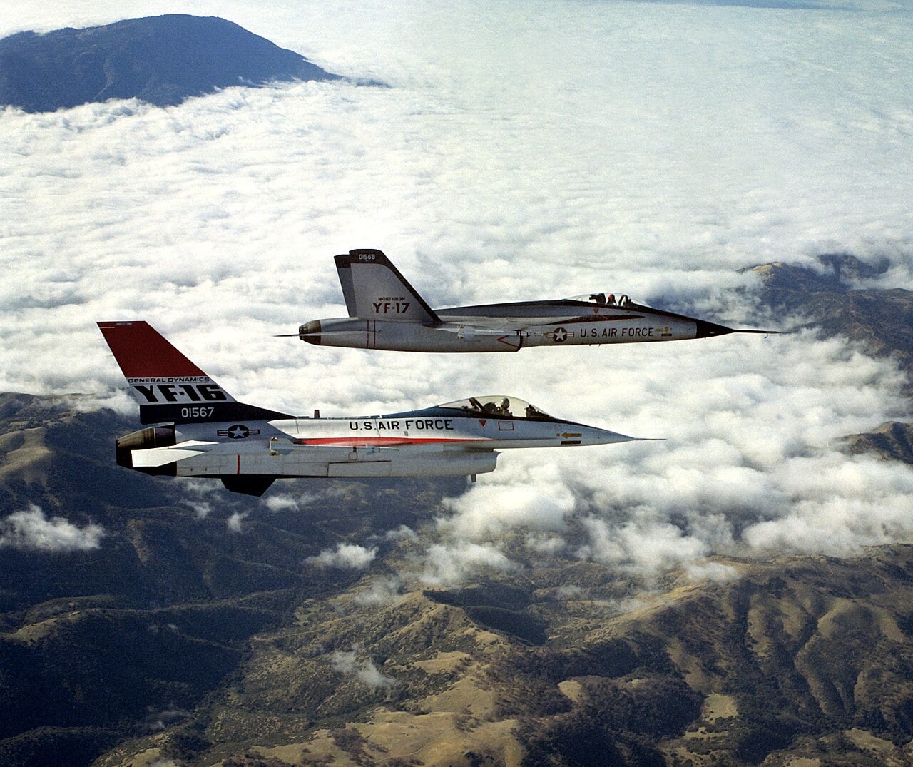 YF-16 and YF-17 Lightweight Fighter competitors flying together