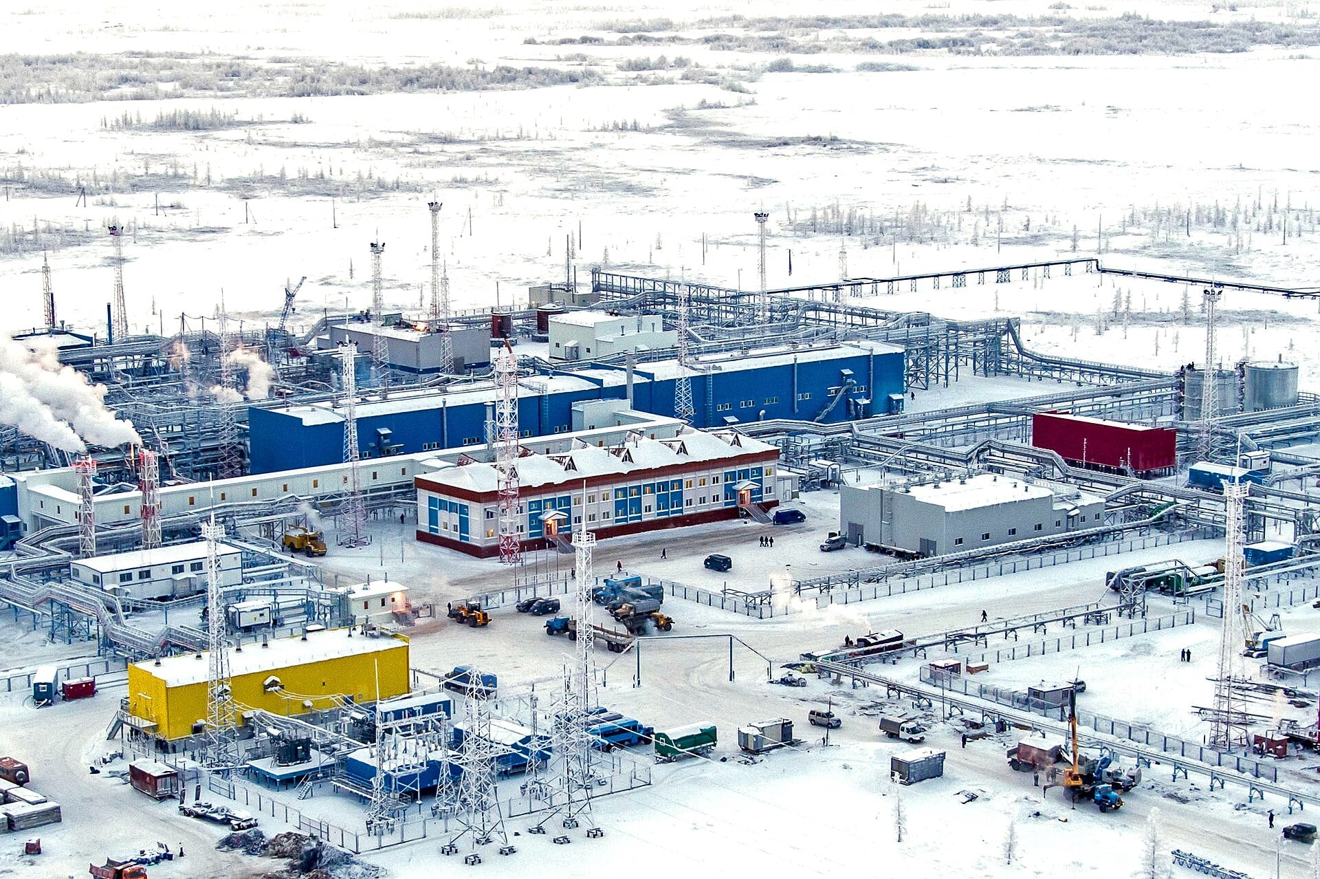 Gas processing infrastructure at the Zapolyarnoye field near Novy Urengoy in winter