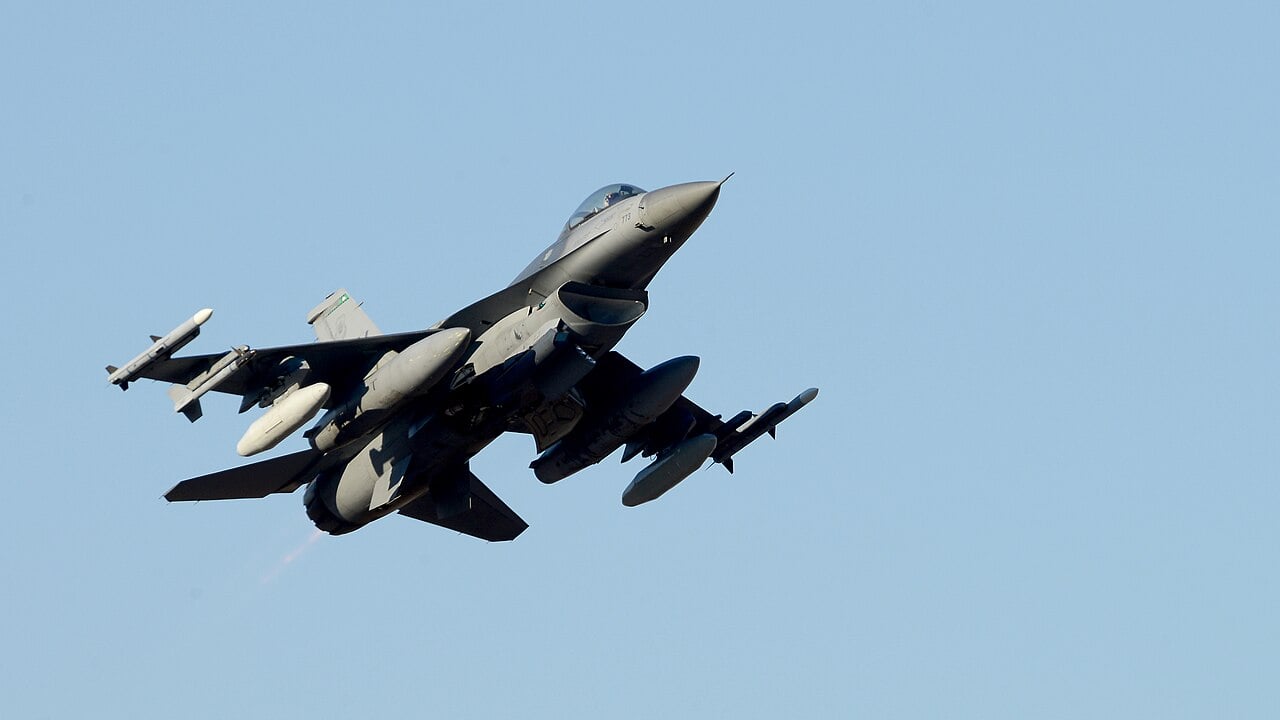 555th Fighter Squadron F-16 departing Aviano