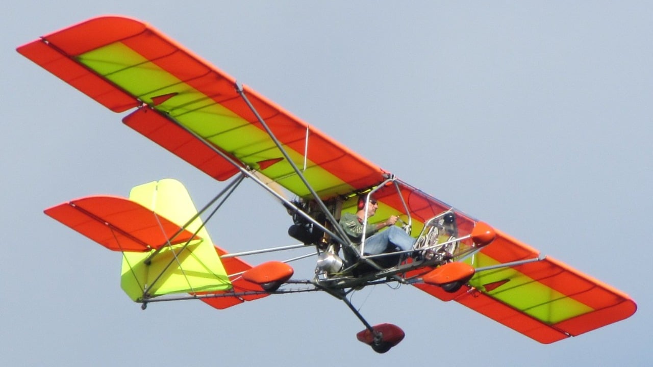 An Aerolite 103 ultralight in flight, the single-occupant class of vehicle governed by FAR Part 103