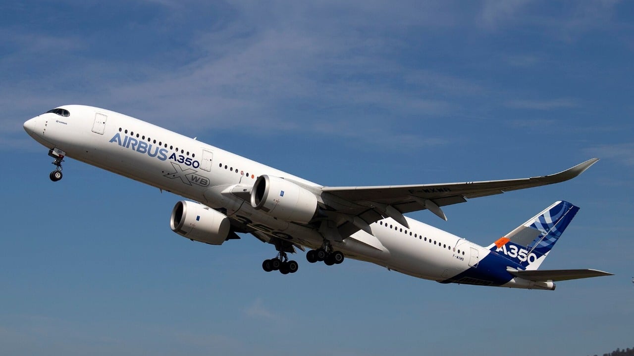 Airbus A350 first prototype F-WXWB climbing out on a test flight