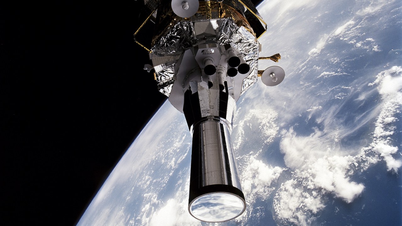 Defense Support Program satellite on its Inertial Upper Stage, raised for deployment from Space Shuttle Atlantis above the Earth during STS-44 Defense Support Program satellite on its Inertial Upper Stage, raised for deployment from Space Shuttle Atlantis above the Earth during STS-44
