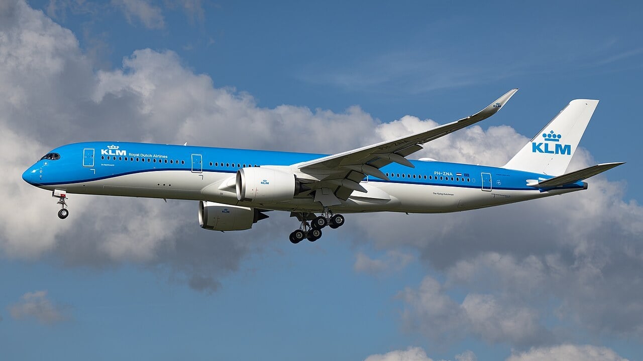 FEATURED-klm-airbus-a350-ph-zna-delivery-flight KLM Airbus A350-900 PH-ZNA on its delivery flight