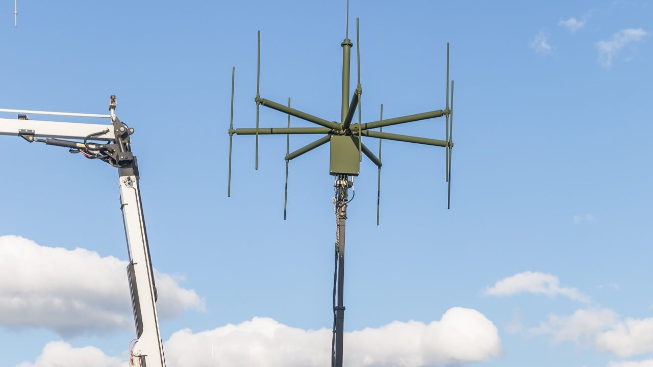 Hensoldt TwInvis passive radar antenna Crossed-dipole VHF and UHF receiving antenna of a Hensoldt TwInvis passive radar