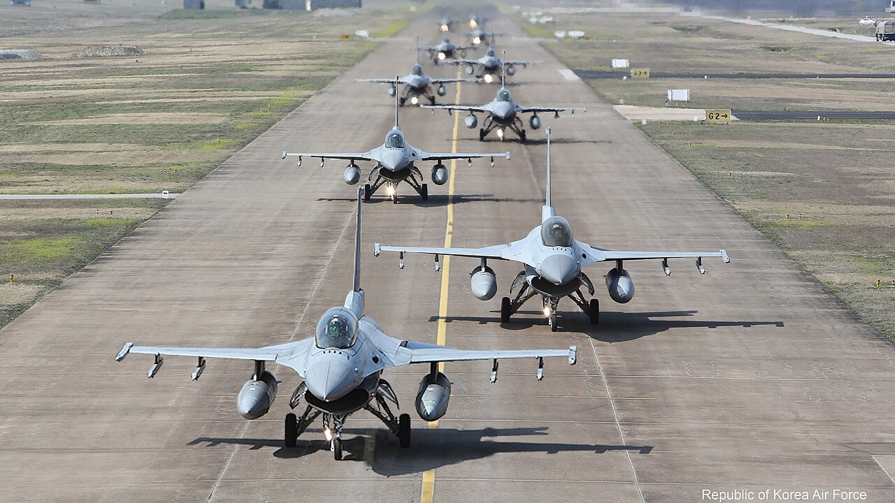 Republic of Korea Air Force KF-16 fighters of the 19th Fighter Wing taxiing