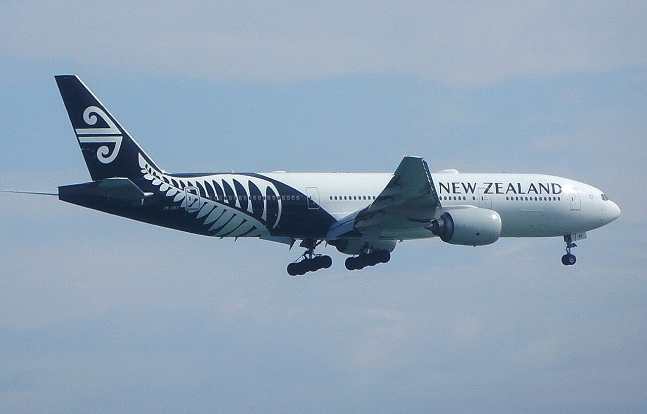 An Air New Zealand Boeing 777-200ER on approach in the airline black livery