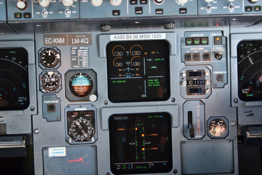Airbus A320 cockpit
