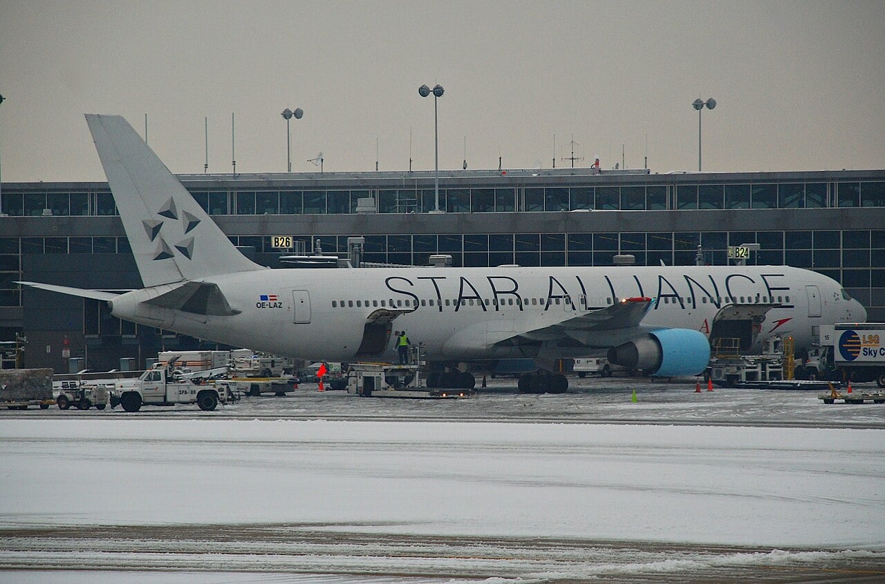 Austrian Airlines Boeing 767-300ER OE-LAZ in Star Alliance livery at Washington Dulles in 2009