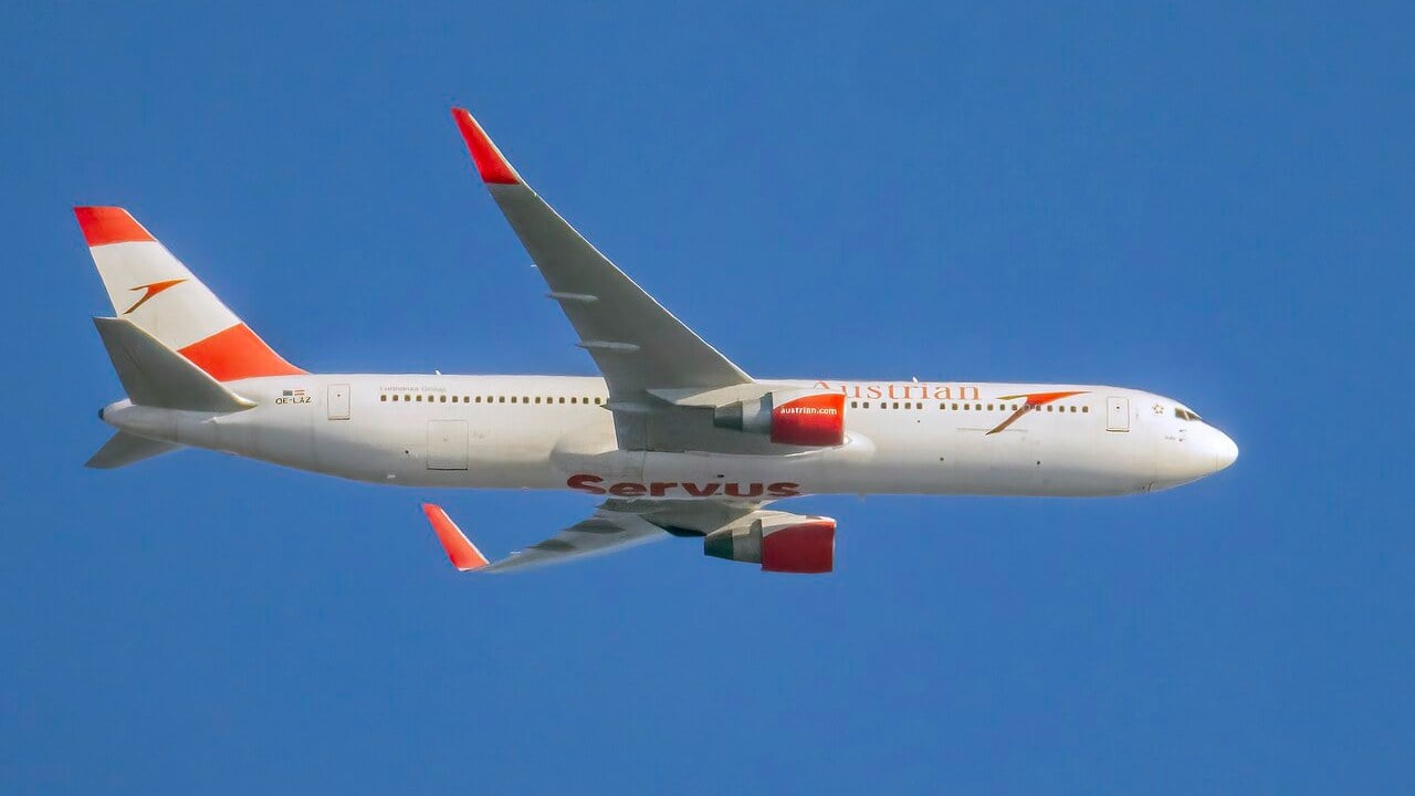 Austrian Airlines Boeing 767-300ER OE-LAZ on approach to Washington Dulles in January 2026