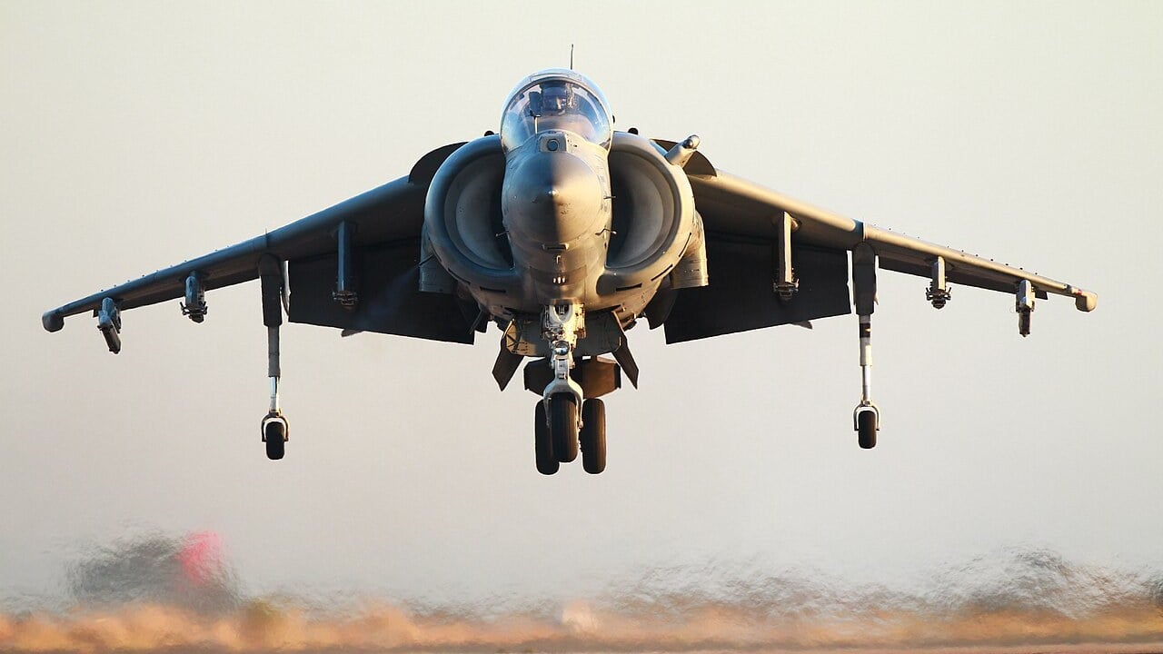 AV-8B Harrier hovering, showing its anhedral wings A US Marine Corps AV-8B Harrier hovering head-on over the runway at MCAS Miramar, its shoulder-mounted wings drooping downward in anhedral