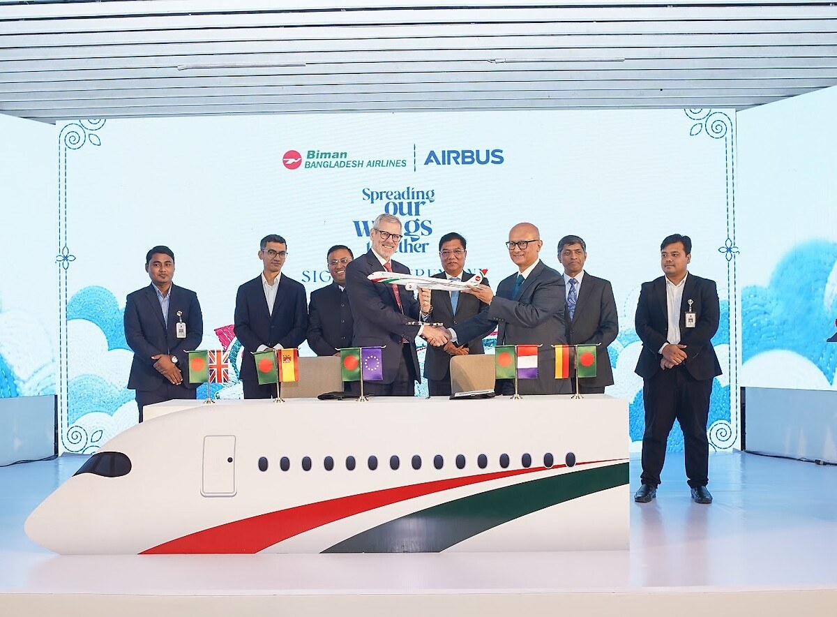 Biman chairman Rumee A. Hossain and Airbus South Asia president Juergen Westermeier at the order signing