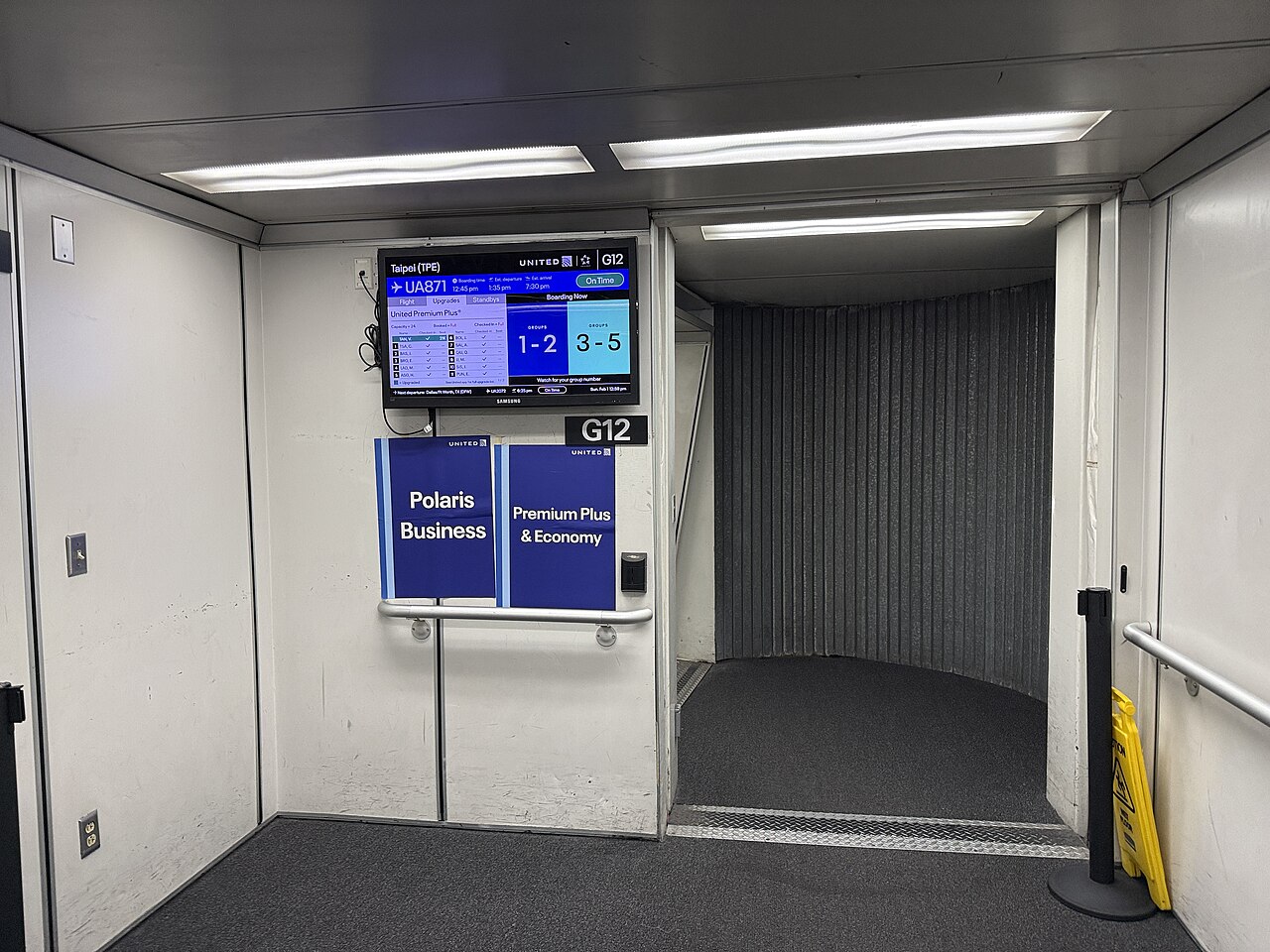 Boarding a United Airlines flight at San Francisco International Airport
