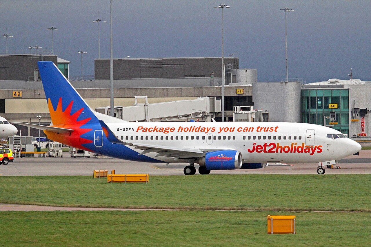 Boeing 737-300 fitted with blended winglets