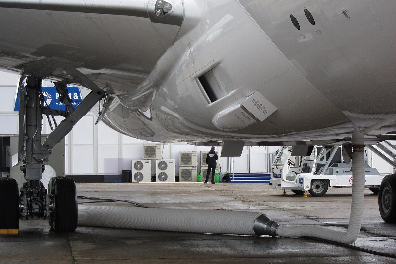 Boeing 787 air-conditioning pack air inlets under the fuselage