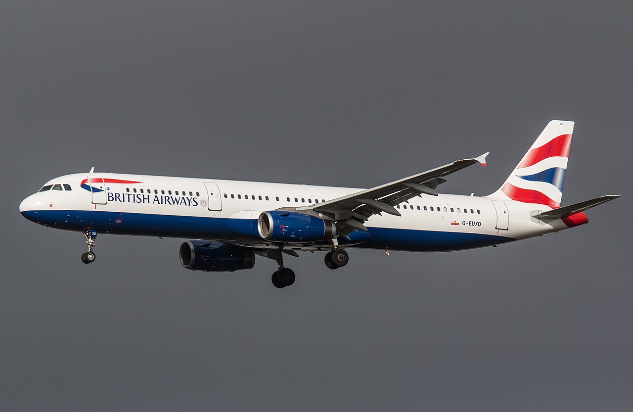 British Airways Airbus A321 G-EUXD on approach to Heathrow