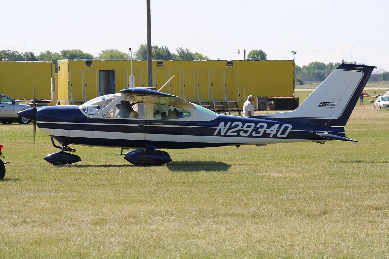 Cessna 177 Cardinal (same type) A Cessna 177 Cardinal taxiing on grass, the same type as the aircraft in the San Jose crash