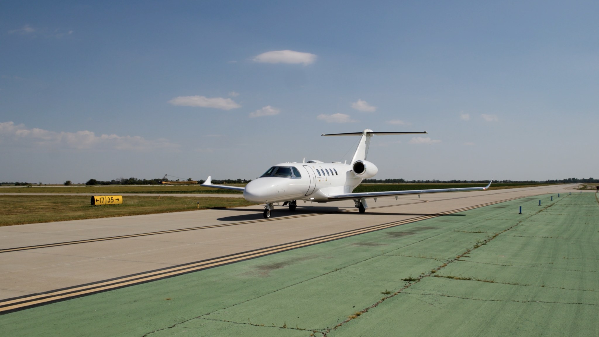 Cessna Citation CJ4 Gen3 test article during a Garmin Emergency Autoland test White Cessna Citation CJ4 Gen3 test article on the runway after a Garmin Emergency Autoland test landing