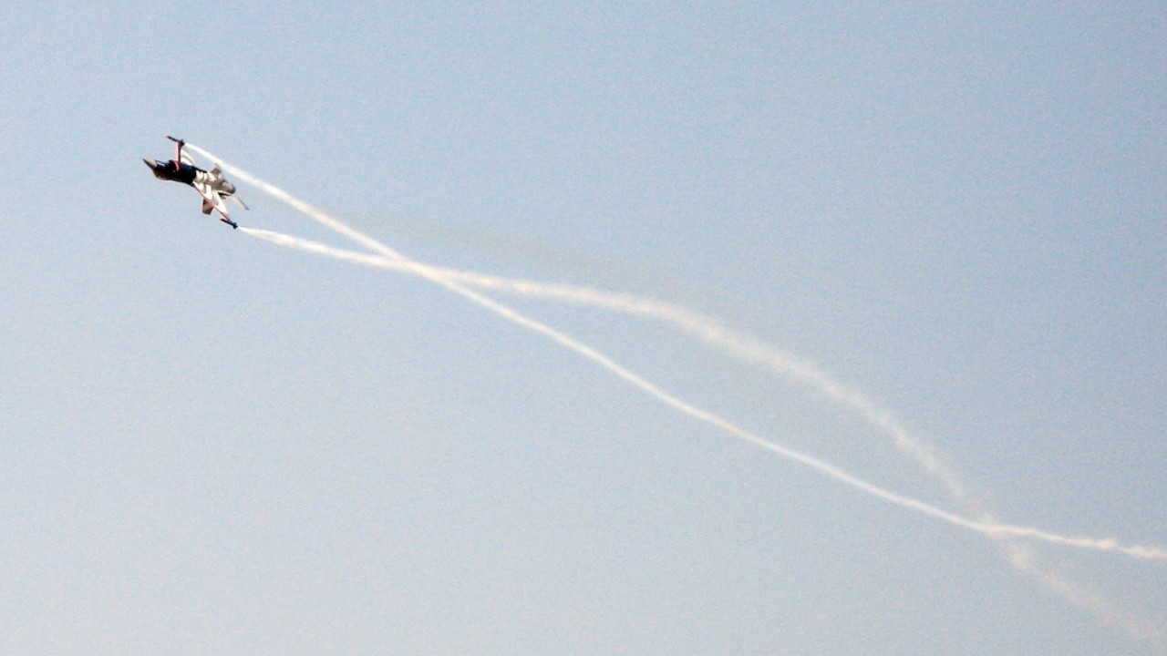 A Royal Netherlands Air Force F-16 rolling during a flying display