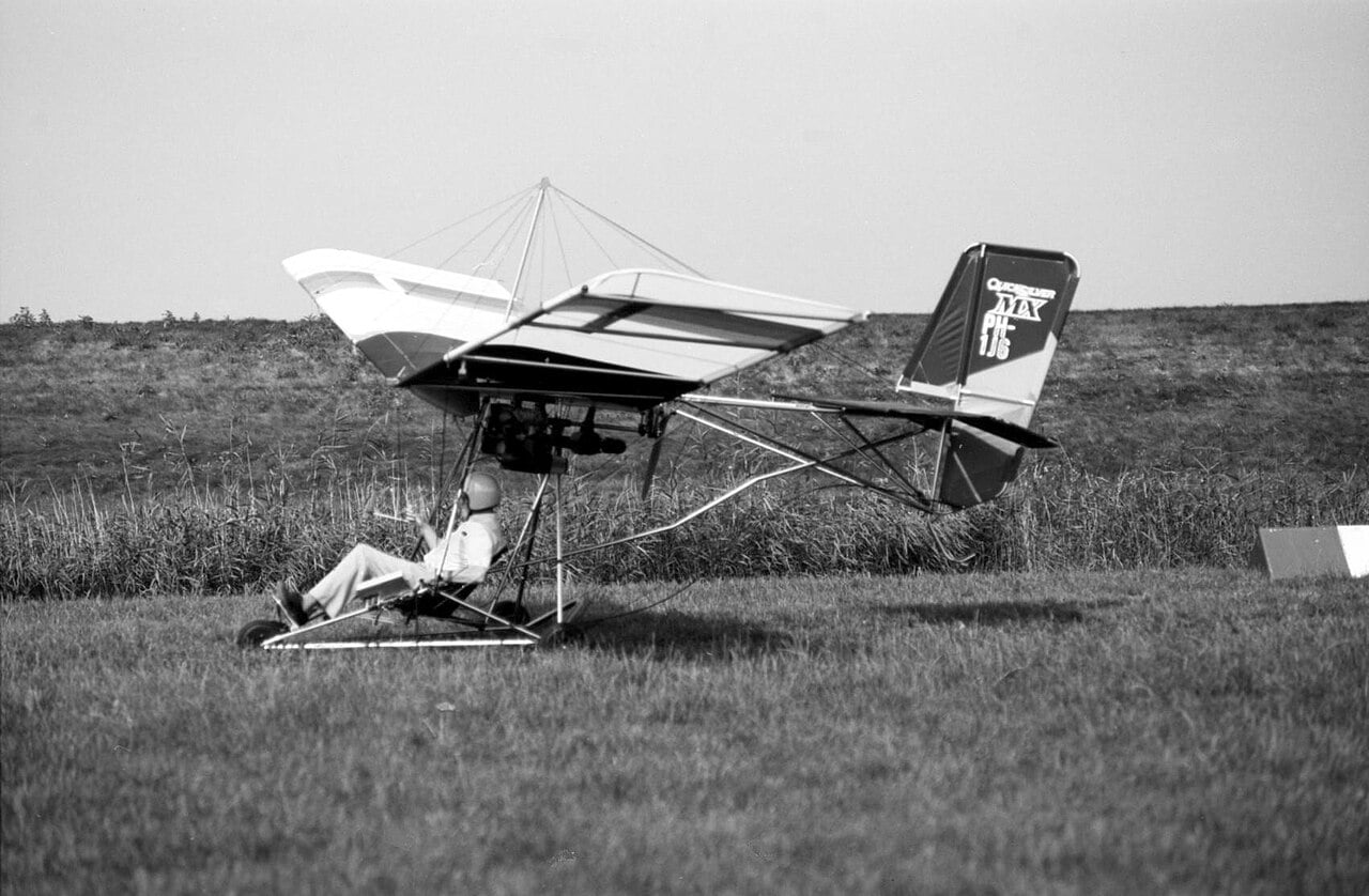 An Eipper Quicksilver MX ultralight on a grass strip