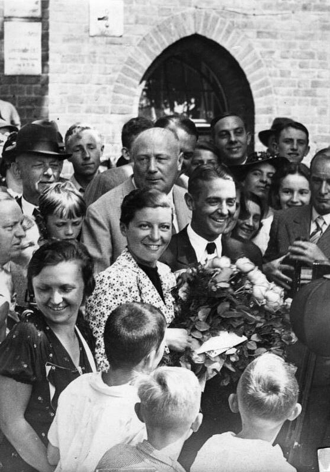 Elly Beinhorn and racing driver Bernd Rosemeyer on their wedding day in Berlin in 1936
