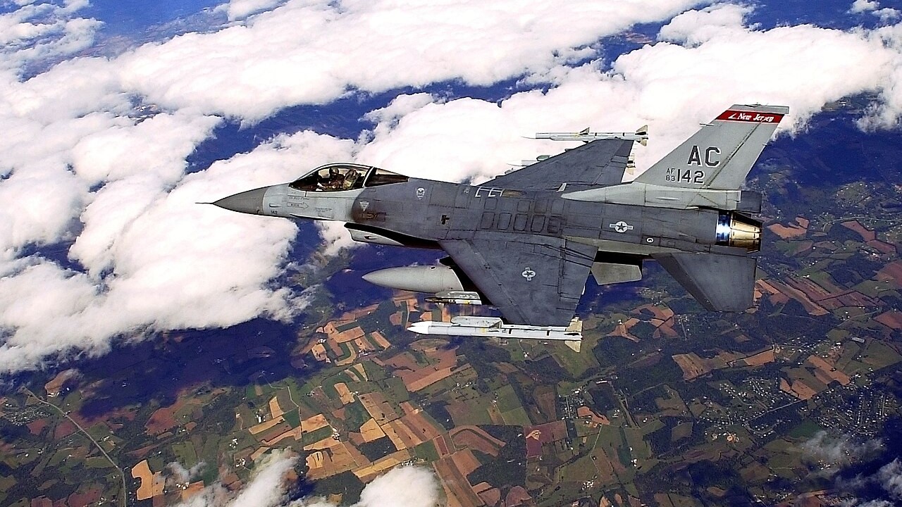 A New Jersey Air National Guard F-16C Fighting Falcon in flight in October 2001