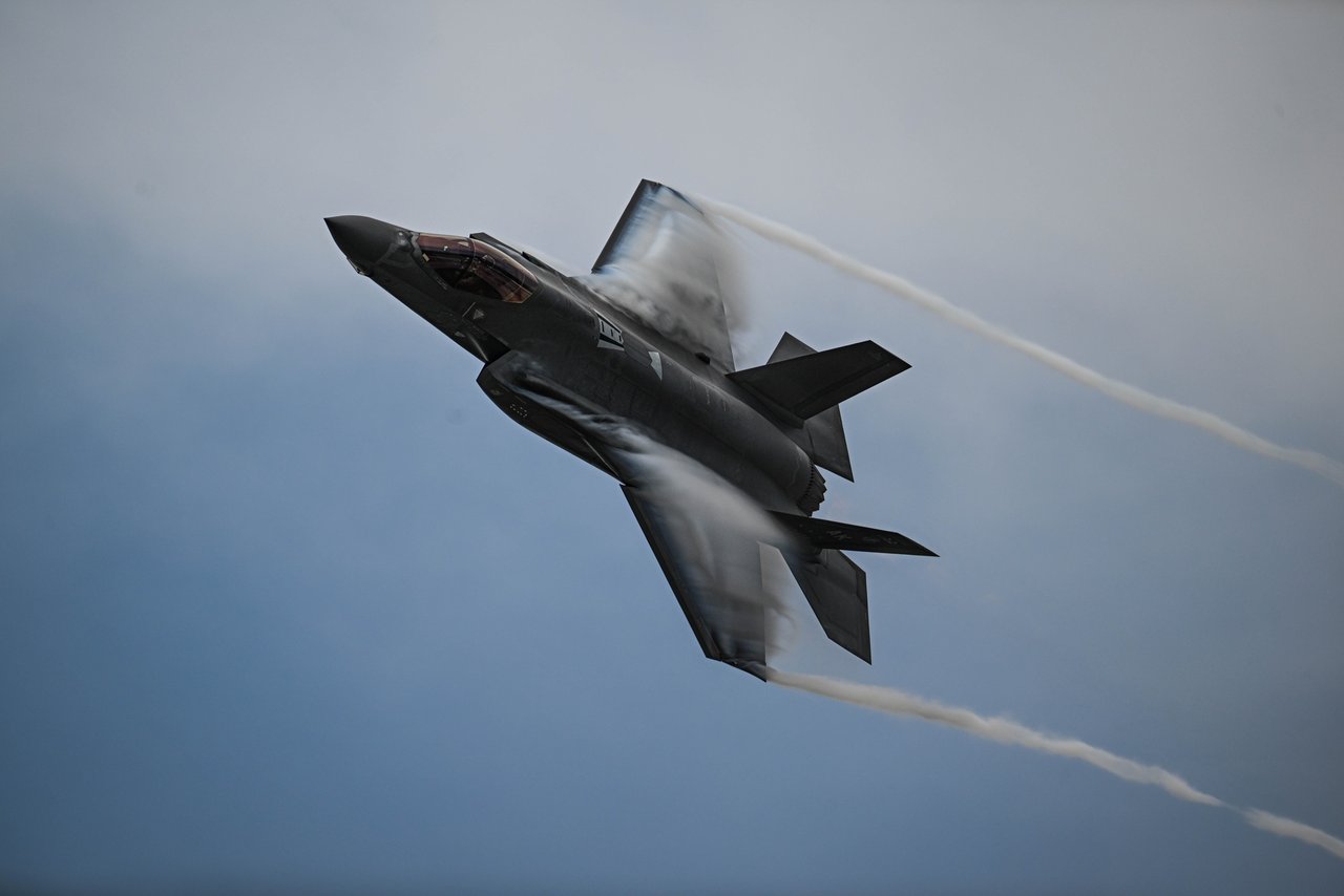 US Air Force F-35A Lightning II in a high-G manoeuvre with condensation forming over its wings