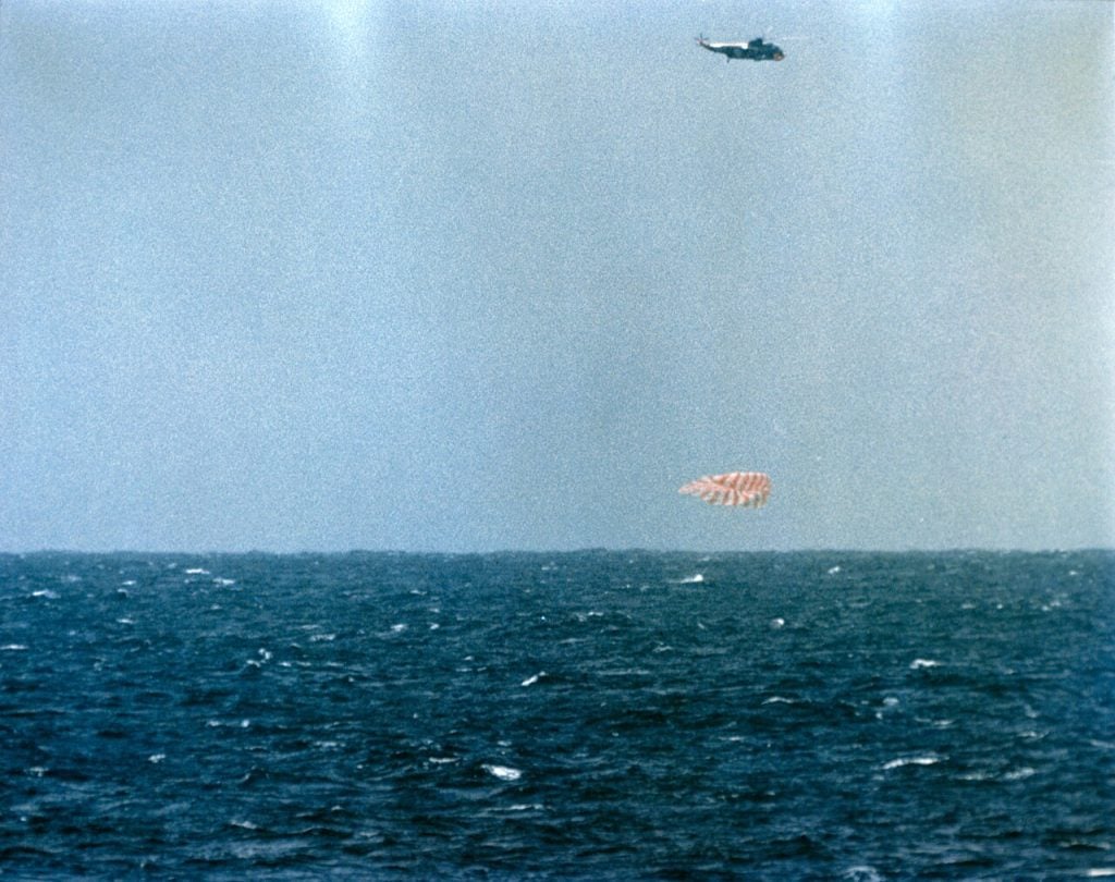 Faith 7 Mercury spacecraft splashing down in the Pacific Ocean, 16 May 1963