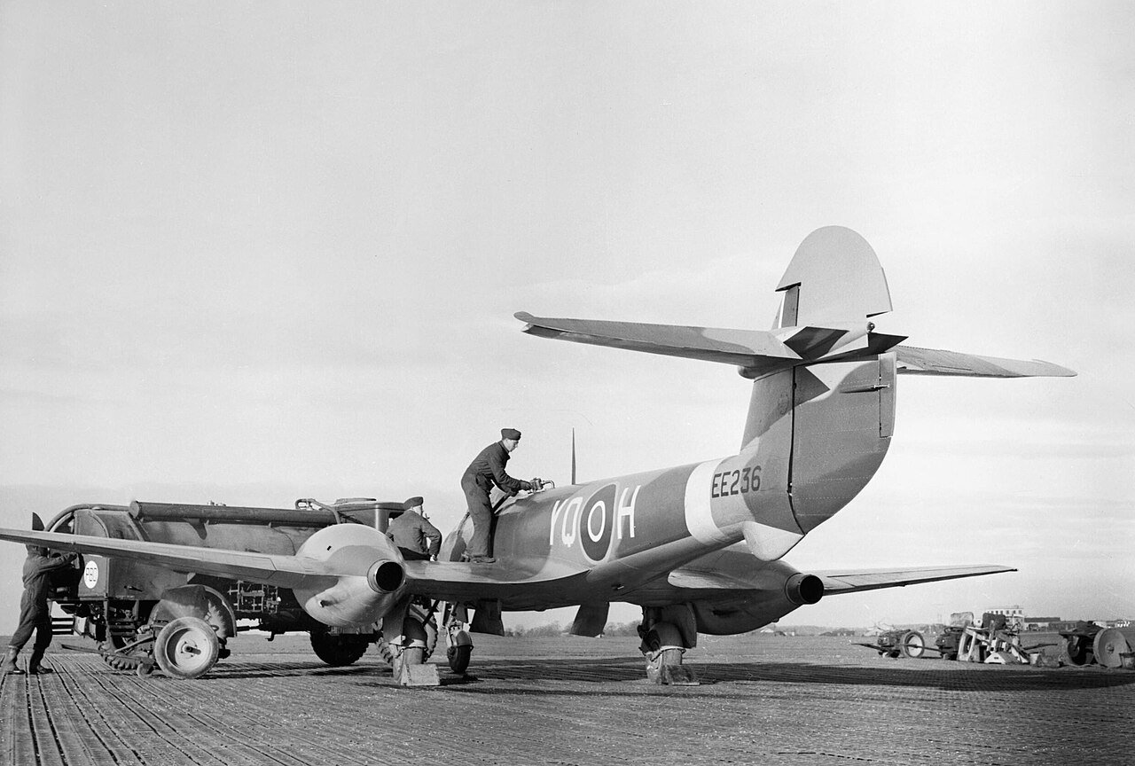Ground crew refuelling Gloster Meteor F Mk III EE236 of No. 616 Squadron RAF at Manston in January 1945