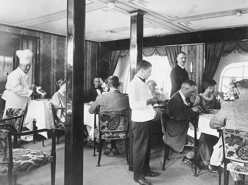 Passenger dining room aboard the Graf Zeppelin