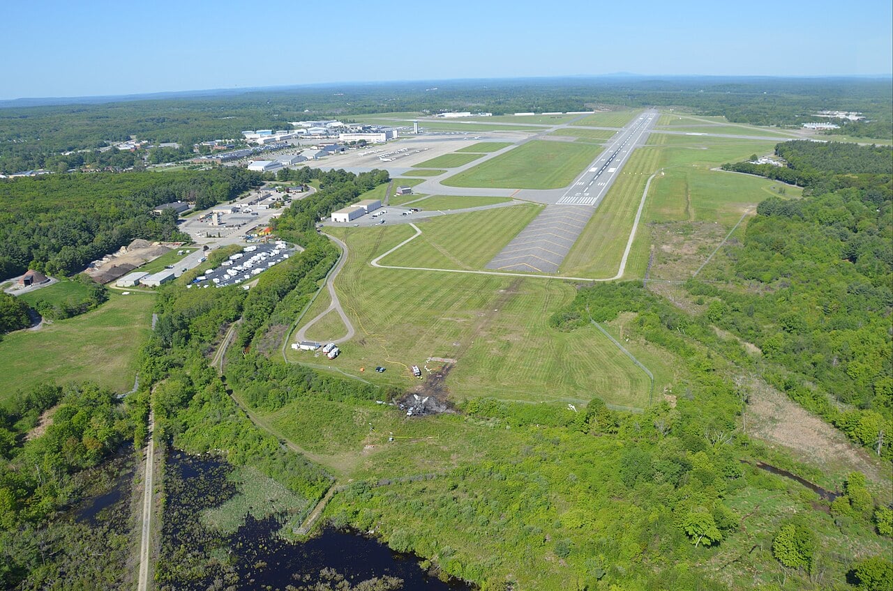 NTSB aerial overview of the Gulfstream IV N121JM accident site at Hanscom Field, Bedford, 2014