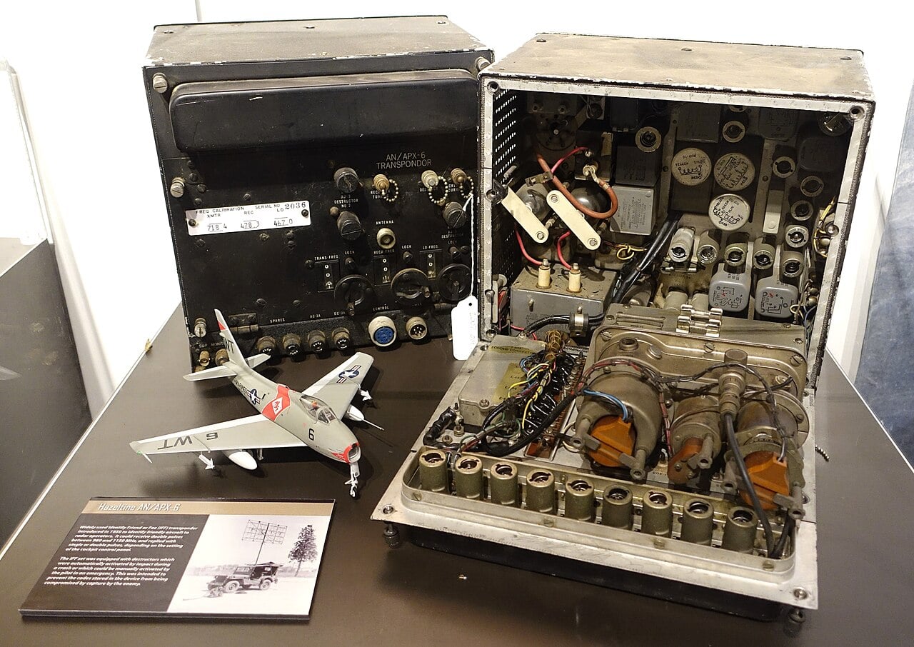 A Hazeltine AN/APX-6 IFF transponder from 1950 on display at the National Electronics Museum