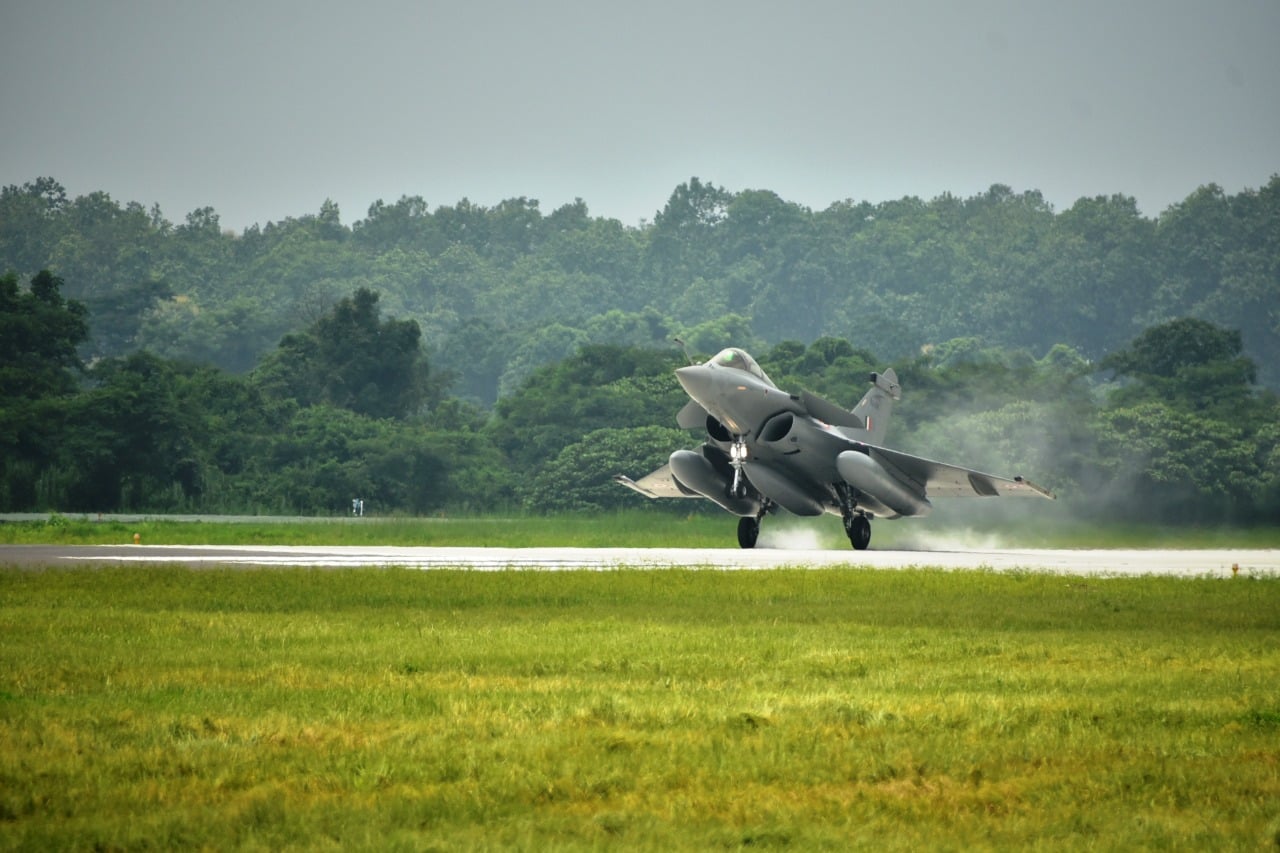 Indian Air Force Rafale of No. 101 Squadron landing at Hasimara
