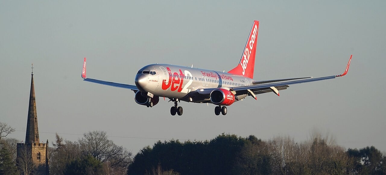 Jet2 Boeing 737-800 G-JZHH on approach to land at Birmingham Airport in January 2024