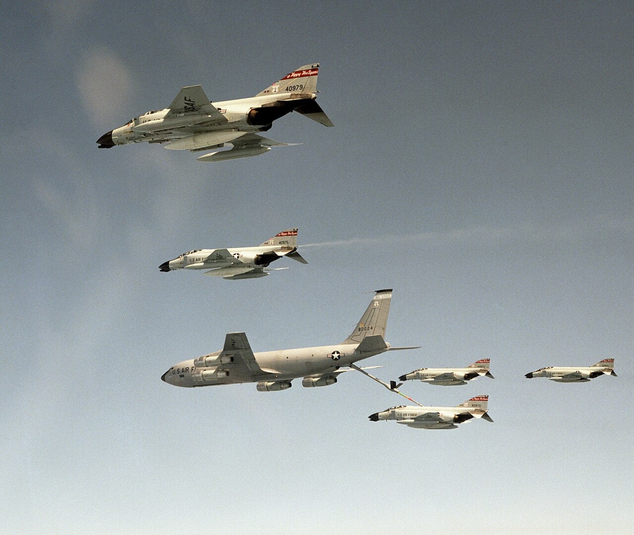 kc-135-refueling-f-4-phantoms-1985 F-4 Phantoms refuelling from a KC-135 tanker, 1985