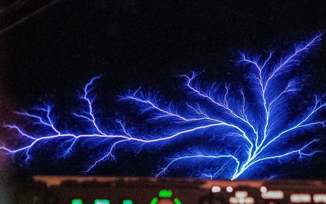 St Elmo’s Fire on Aircraft: The Blue Glow Pilots See in Storms