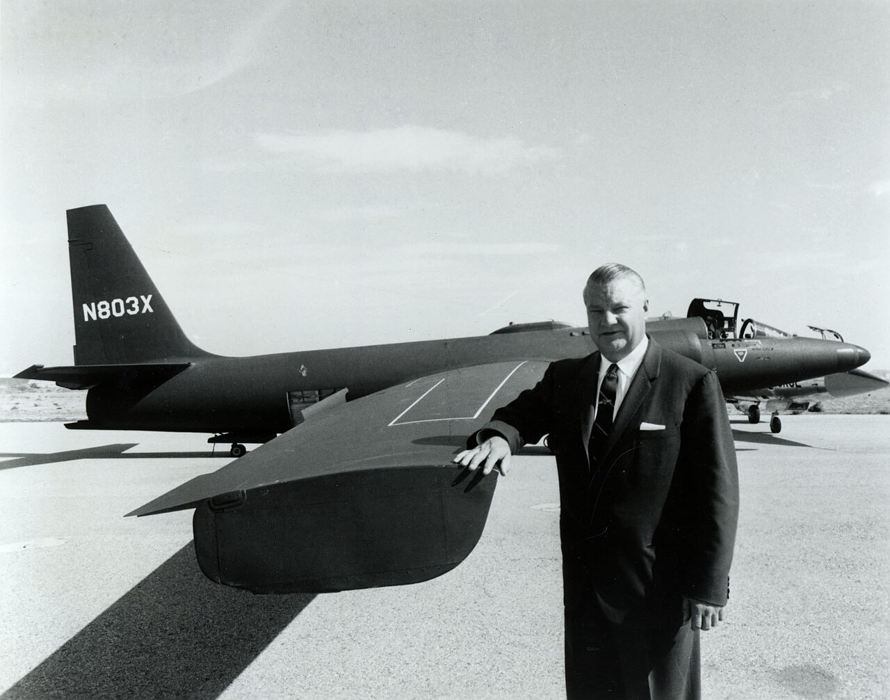Kelly Johnson standing beside a Lockheed U-2