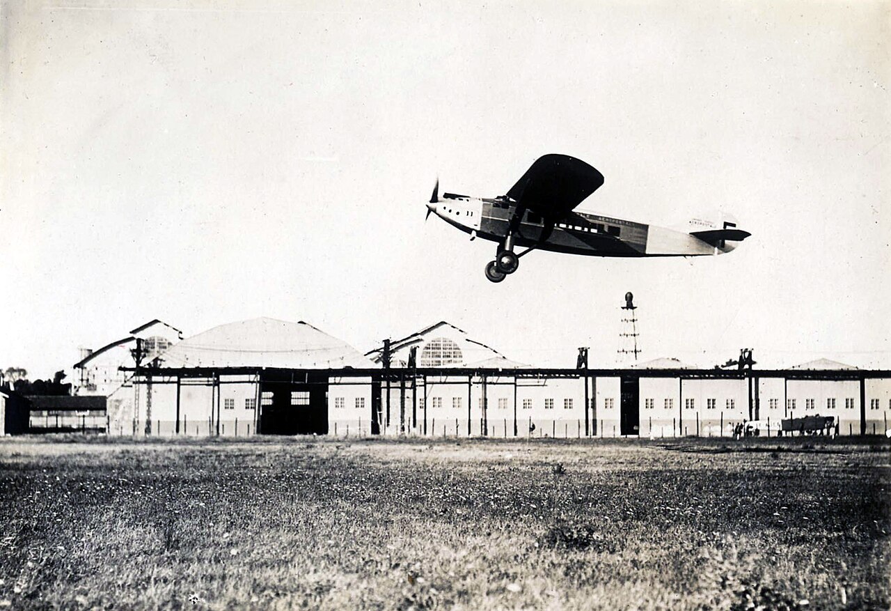 Latécoère 28 mail plane in Aéropostale markings taking off from Montaudran aerodrome in Toulouse