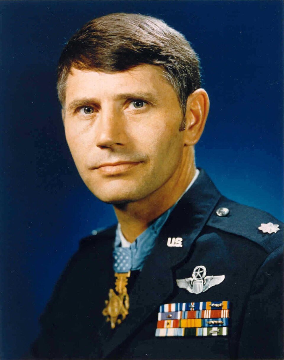 Official US Air Force portrait of Lt. Col. Leo K. Thorsness wearing the Medal of Honor
