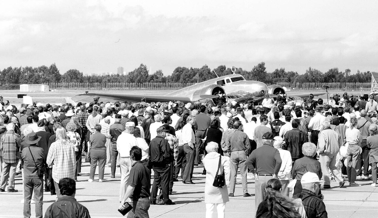 Linda Finch arriving at Oakland in a Lockheed 10E Electra in May 1997 after retracing Amelia Earhart's route