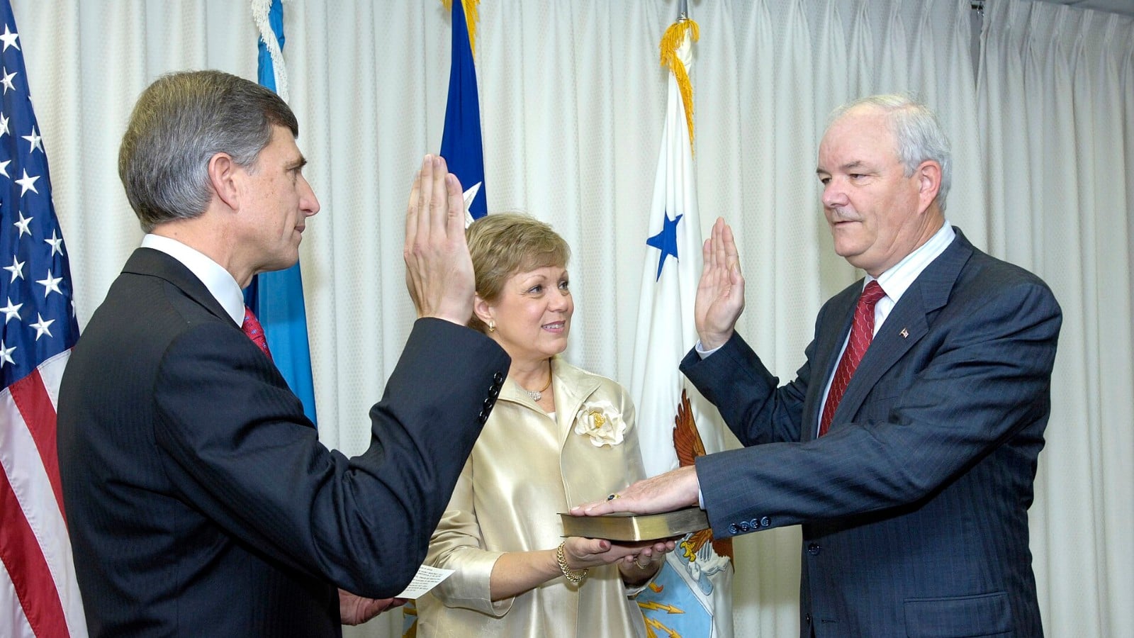 Michael Wynne takes the oath of office as Secretary of the Air Force in 2005