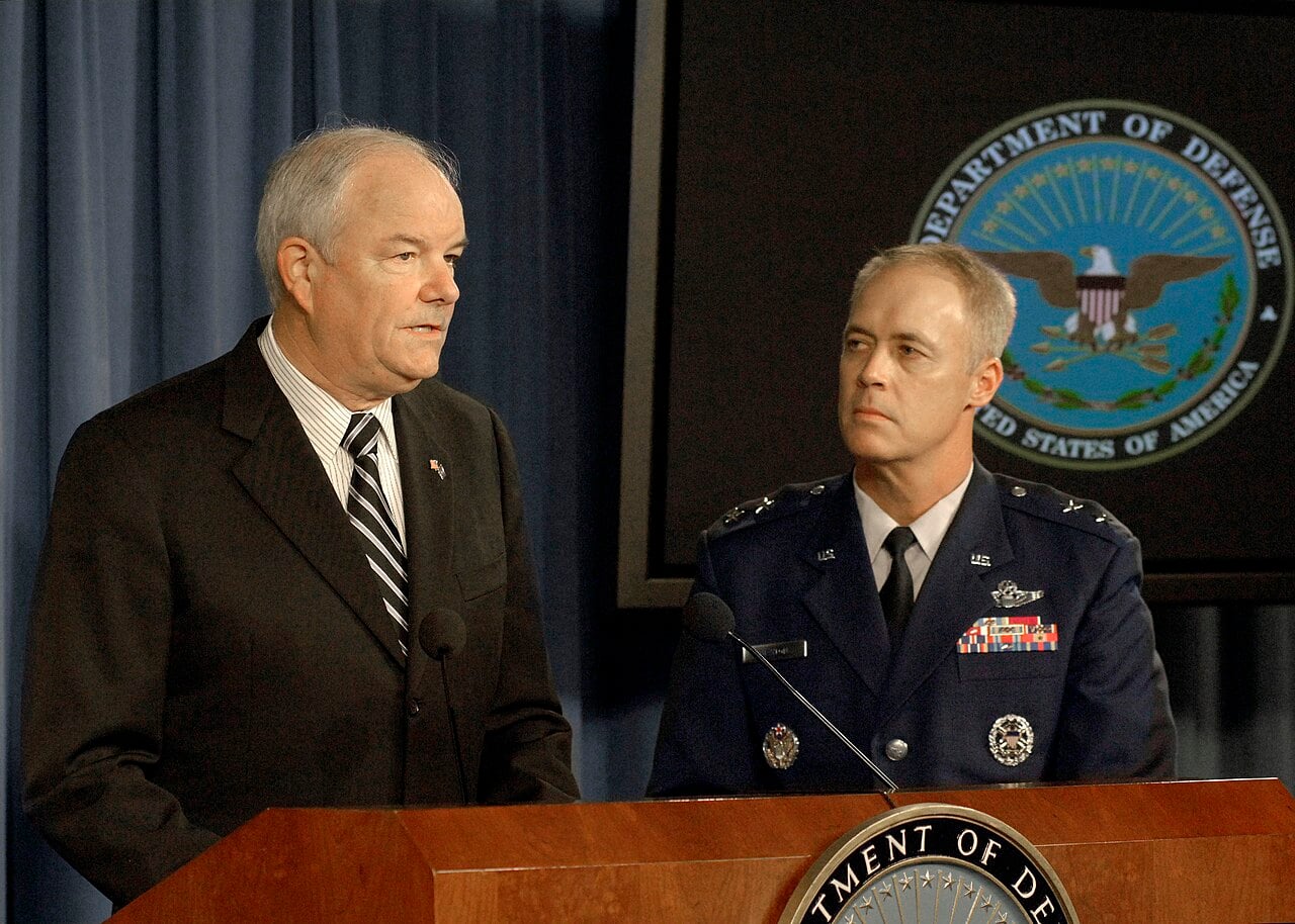 Michael Wynne and Maj. Gen. Richard Newton at a Pentagon press conference in October 2007