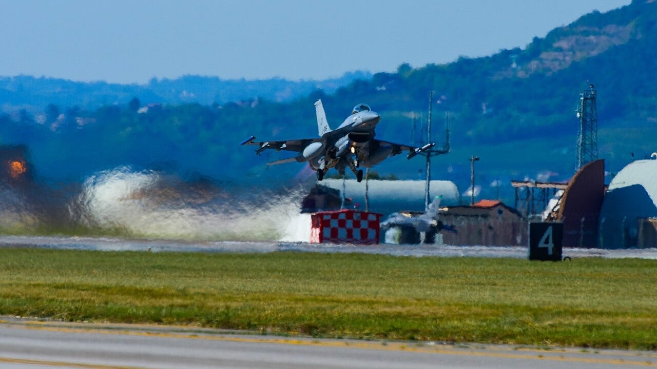 nato-nuclear-sharing-steadfast-noon-dual-capable-aircraft Netherlands F-16 taking off during exercise Steadfast Noon 2023