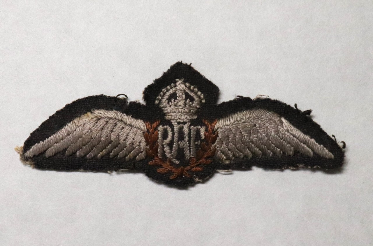 Cloth Royal Air Force pilot wings with the King's crown from the Second World War