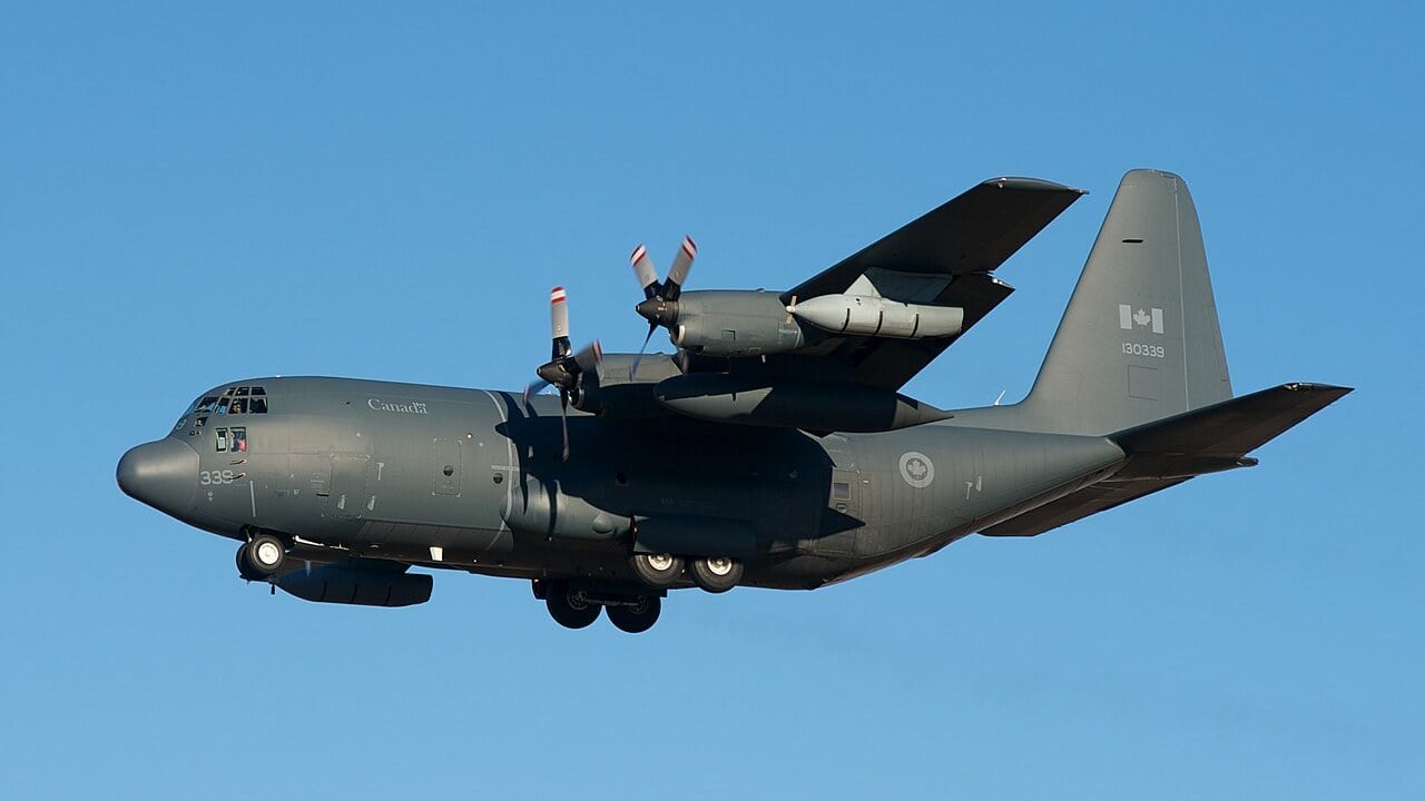 RCAF CC-130H Hercules 130339 on approach to Winnipeg Royal Canadian Air Force CC-130H Hercules 130339 on final approach to Winnipeg with landing gear down