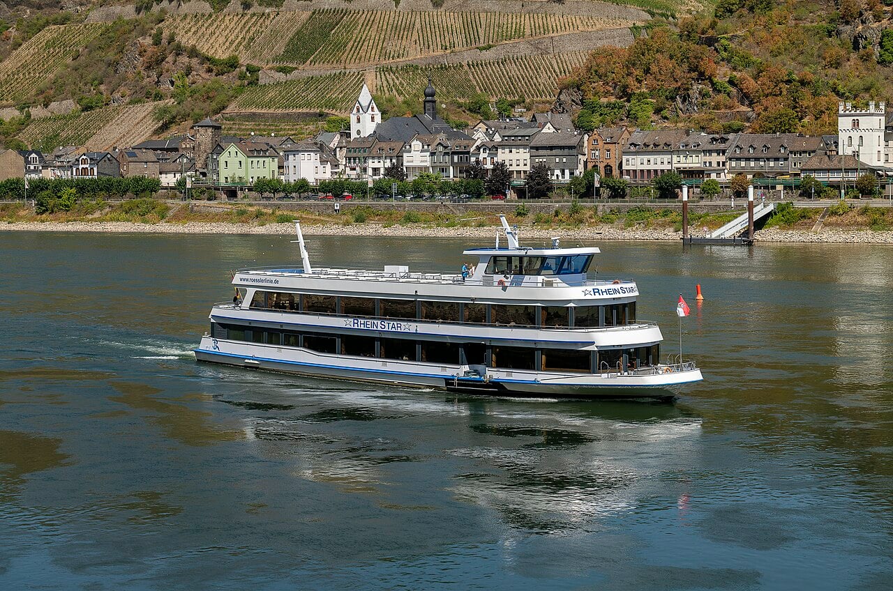 Low water on the Middle Rhine at Kaub in 2026
