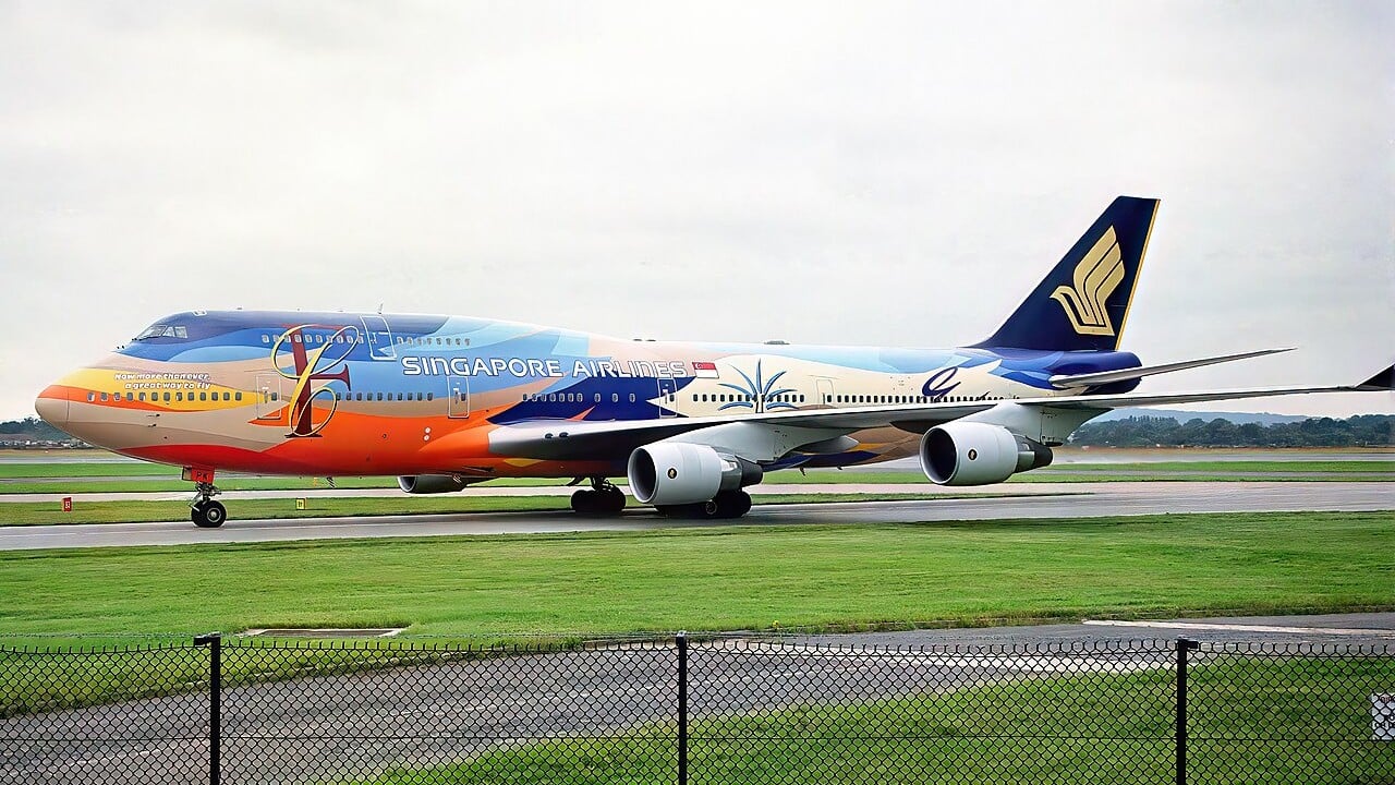 Singapore Airlines Boeing 747-400 9V-SPK in Tropical livery, August 2000