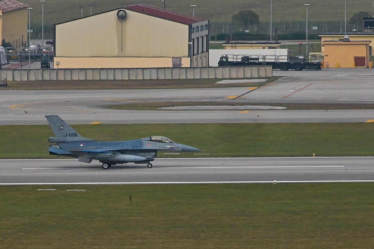 Netherlands F-16 taxiing during Steadfast Noon 2023