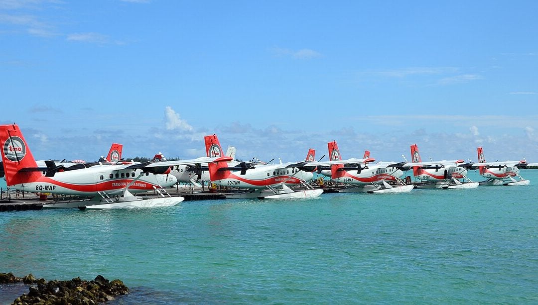 How Floatplanes Take Off From Water: Getting On the Step