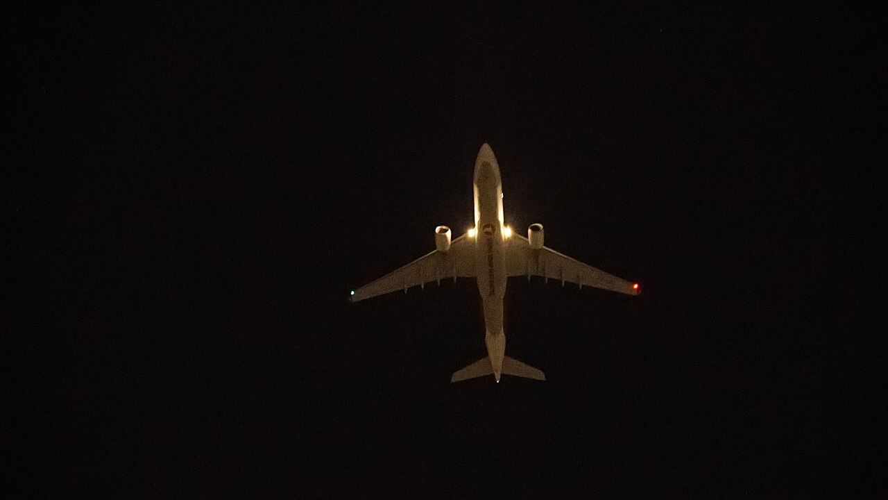 Turkish Airlines Airbus A330 on approach to Jeddah
